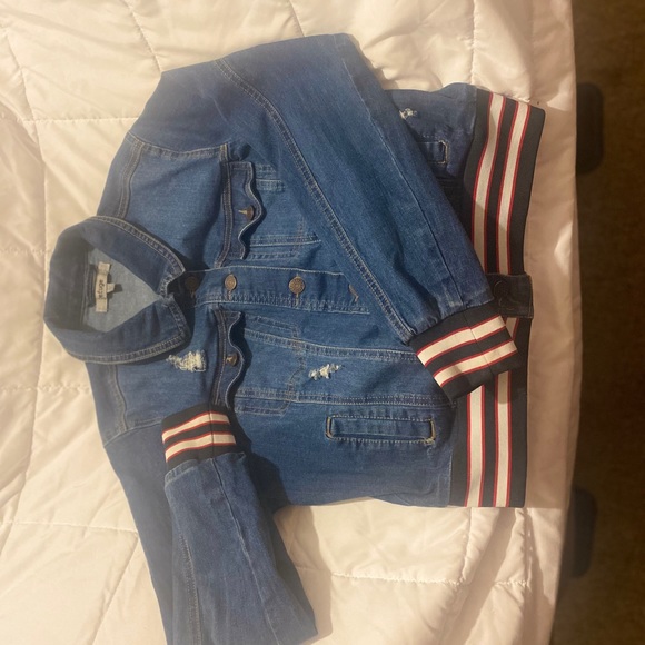 Jean jacket - Picture 9 of 10